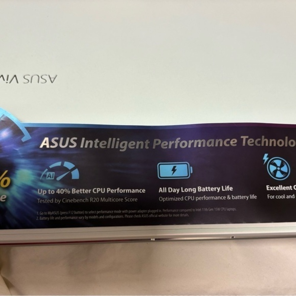 COPY - Asus vivobook S15 dream white in pristine condition - Picture 7 of 9